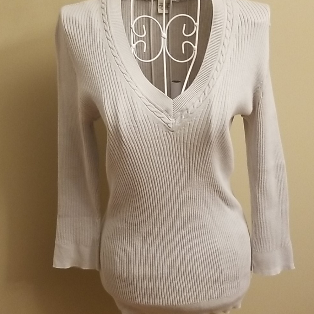 Light gray sweater - Picture 3 of 6